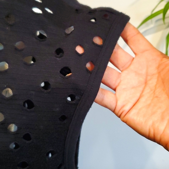 Chaus see through holes design shirt - Picture 6 of 6